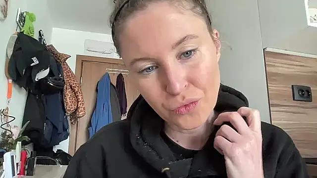 Snapshot of Ameli8 chatting on 02-20-26, 09:32 Ameli8 online show from 02-20-26, 09:32