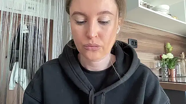 Snapshot of Ameli8 chatting on 03-01-26, 11:23 Ameli8 online show from 03-01-26, 11:23