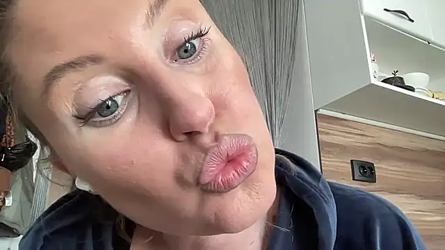 Snapshot of Ameli8 chatting on 05-05-26, 11:51 Ameli8 online show from 05-05-26, 11:51