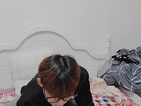 Snapshot of xiaomeng2563 chatting on 11-06-25, 11:00 xiaomeng2563 online show from 11-06-25, 11:00