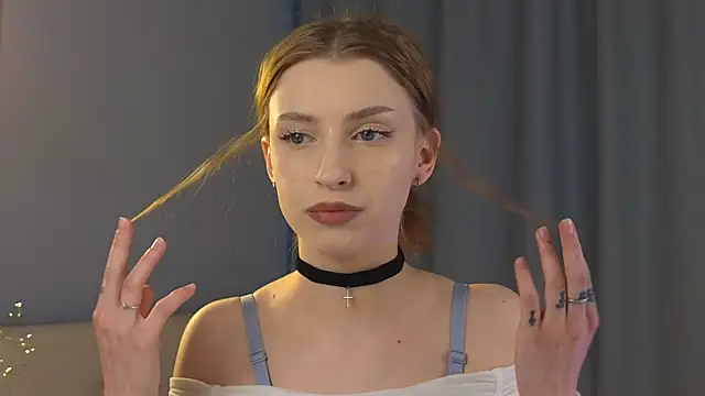 Snapshot of cuteloony chatting on 11-07-25, 04:01 cuteloony online show from 11-07-25, 04:01