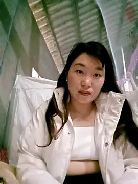 Snapshot of Helen_kelly chatting on 11-13-25, 01:04 Helen kelly online show from 11-13-25, 01:04