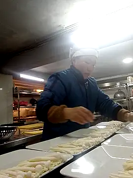 Snapshot of Helen_kelly chatting on 12-14-25, 07:25 Helen kelly online show from 12-14-25, 07:25