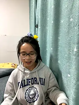 Hmm 0303 online show from 11-12-25, 02:28