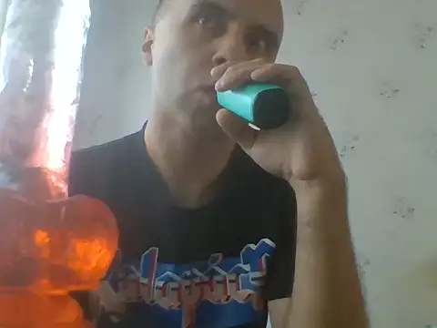 Snapshot of Kreol69 chatting on 11-06-25, 07:20 Kreol69 online show from 11-06-25, 07:20