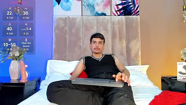 Snapshot of NicolasRey1 chatting on 11-15-25, 04:32 NicolasRey1 online show from 11-15-25, 04:32