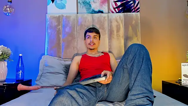 Snapshot of NicolasRey1 chatting on 11-19-25, 04:23 NicolasRey1 online show from 11-19-25, 04:23