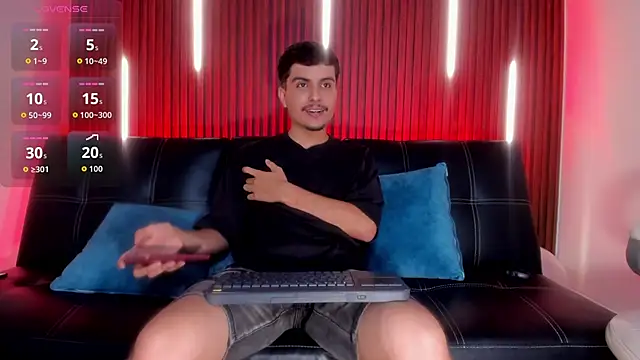 Snapshot of NicolasRey1 chatting on 11-27-25, 05:09 NicolasRey1 online show from 11-27-25, 05:09