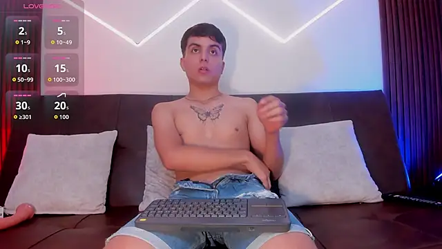 Snapshot of NicolasRey1 chatting on 11-29-25, 04:37 NicolasRey1 online show from 11-29-25, 04:37