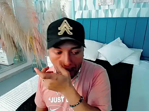 sebastian cruz  online show from 11-09-25, 01:48