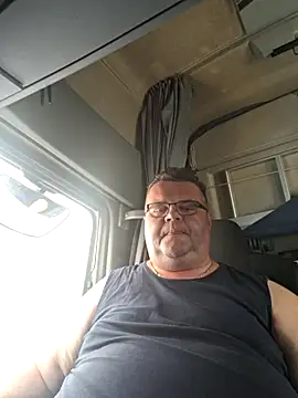 Snapshot of Grase44 chatting on 05-17-26, 11:39 Grase44 online show from 05-17-26, 11:39