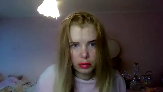 Snapshot of HornyElena chatting on 12-19-25, 02:35 HornyElena online show from 12-19-25, 02:35