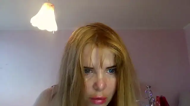 Snapshot of HornyElena chatting on 12-22-25, 01:41 HornyElena online show from 12-22-25, 01:41