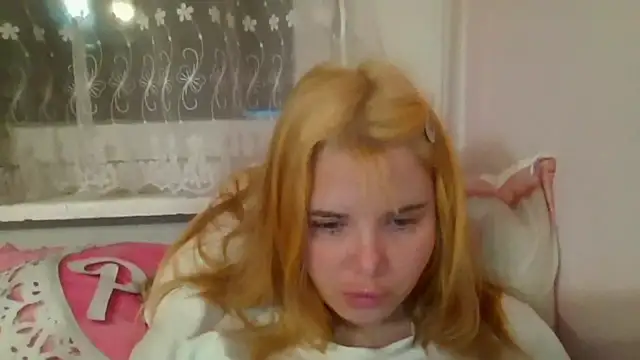 Snapshot of HornyElena chatting on 01-11-26, 06:35 HornyElena online show from 01-11-26, 06:35