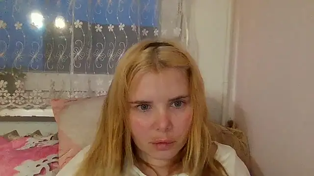 Snapshot of HornyElena chatting on 01-13-26, 03:28 HornyElena online show from 01-13-26, 03:28