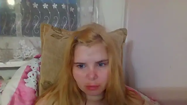 Snapshot of HornyElena chatting on 01-14-26, 03:28 HornyElena online show from 01-14-26, 03:28