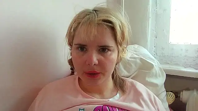 Snapshot of HornyElena chatting on 02-20-26, 03:34 HornyElena online show from 02-20-26, 03:34