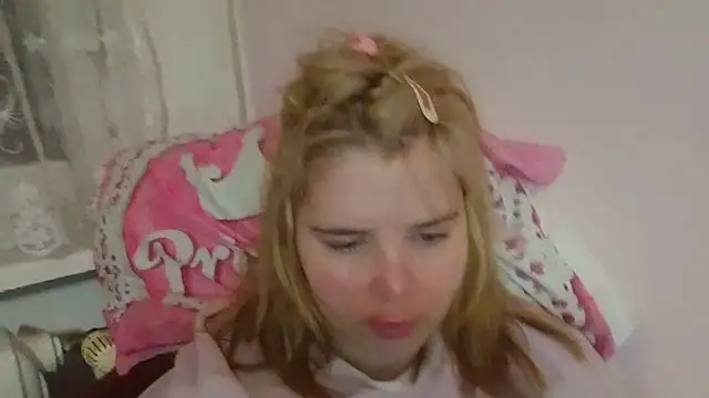 Snapshot of HornyElena chatting on 03-01-26, 05:15 HornyElena online show from 03-01-26, 05:15