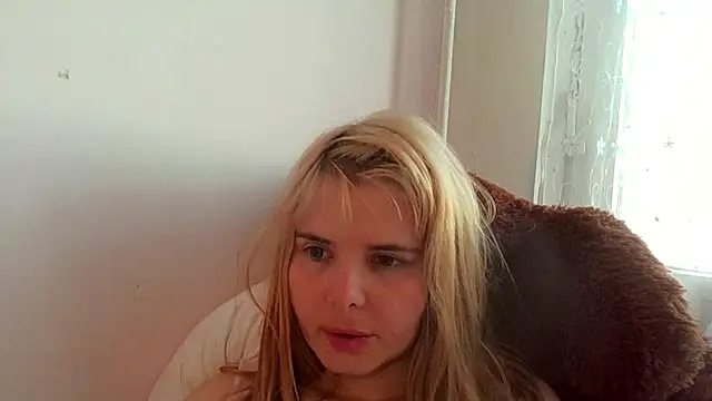 Snapshot of HornyElena chatting on 03-04-26, 04:13 HornyElena online show from 03-04-26, 04:13