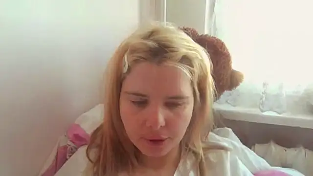 Snapshot of HornyElena chatting on 03-16-26, 02:32 HornyElena online show from 03-16-26, 02:32