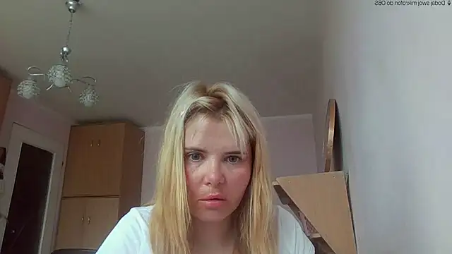 Snapshot of HornyElena chatting on 05-05-26, 10:23 HornyElena online show from 05-05-26, 10:23