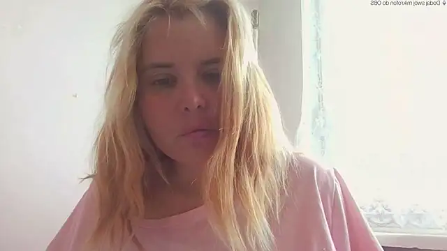 Snapshot of HornyElena chatting on 05-16-26, 04:06 HornyElena online show from 05-16-26, 04:06