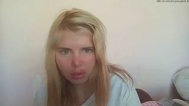 Snapshot of HornyElena chatting on 05-27-26, 03:31 HornyElena online show from 05-27-26, 03:31