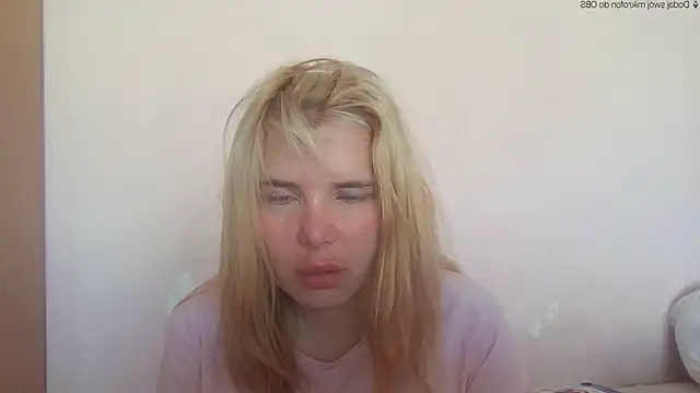 Snapshot of HornyElena chatting on 05-28-26, 03:09 HornyElena online show from 05-28-26, 03:09