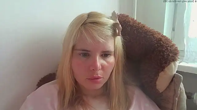 Snapshot of HornyElena chatting on 06-03-26, 03:17 HornyElena online show from 06-03-26, 03:17
