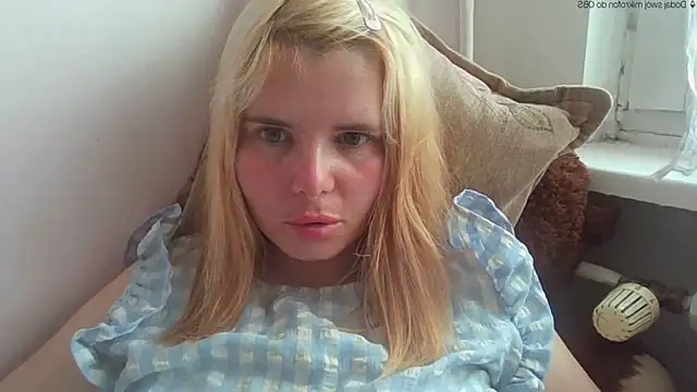 Snapshot of HornyElena chatting on 06-04-26, 03:18 HornyElena online show from 06-04-26, 03:18
