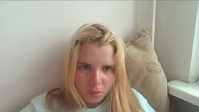 Snapshot of HornyElena chatting on 06-09-26, 03:23 HornyElena online show from 06-09-26, 03:23
