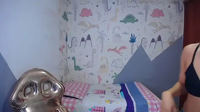 sophiia t online show from 12-16-25, 01:16