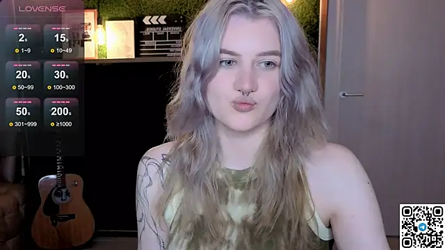 Snapshot of eshleeygreen chatting on 06-19-26, 09:29 eshleeygreen online show from 06-19-26, 09:29