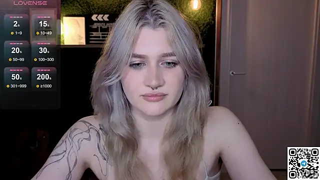 Snapshot of eshleeygreen chatting on 06-24-26, 07:46 eshleeygreen online show from 06-24-26, 07:46