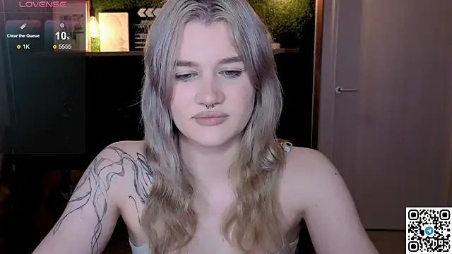 Snapshot of eshleeygreen chatting on 06-25-26, 11:53 eshleeygreen online show from 06-25-26, 11:53