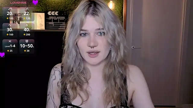 Snapshot of eshleeygreen chatting on 07-10-26, 06:54 eshleeygreen online show from 07-10-26, 06:54