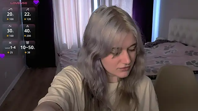 Snapshot of eshleeygreen chatting on 07-19-26, 11:25 eshleeygreen online show from 07-19-26, 11:25