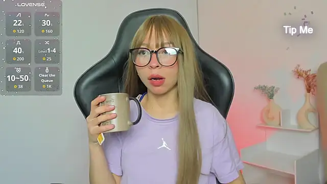 Snapshot of LuluuBerry chatting on 11-14-25, 10:03 LuluuBerry online show from 11-14-25, 10:03