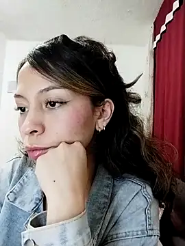 Snapshot of LuluuBerry chatting on 11-15-25, 09:43 LuluuBerry online show from 11-15-25, 09:43