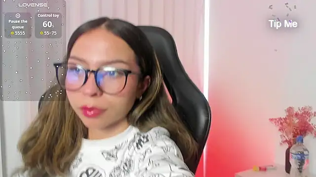 Snapshot of LuluuBerry chatting on 12-15-25, 12:53 LuluuBerry online show from 12-15-25, 12:53