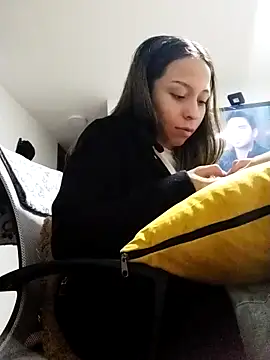 Snapshot of LuluuBerry chatting on 12-19-25, 11:56 LuluuBerry online show from 12-19-25, 11:56