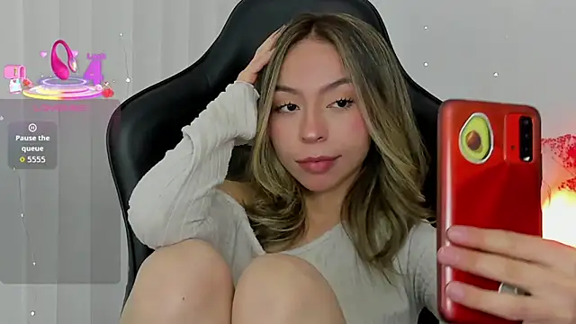 Snapshot of LuluuBerry chatting on 01-08-26, 07:27 LuluuBerry online show from 01-08-26, 07:27