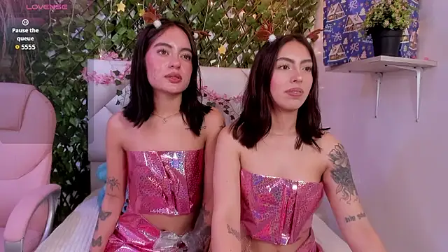 Snapshot of Eiimy_Milleer_ chatting on 12-20-25, 04:58 Eiimy Milleer online show from 12-20-25, 04:58