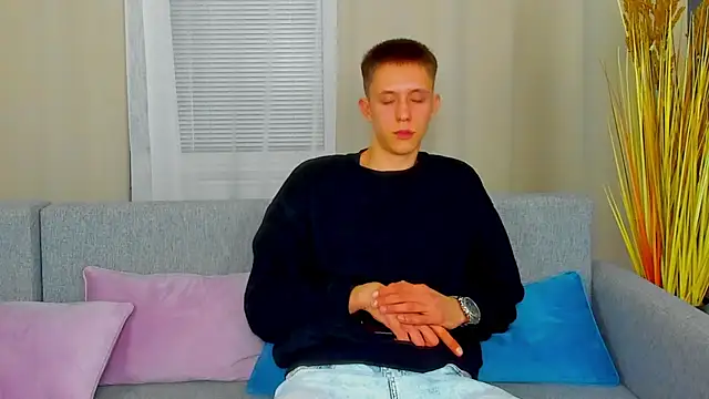 RileyyChasee online show from 12-16-25, 05:07