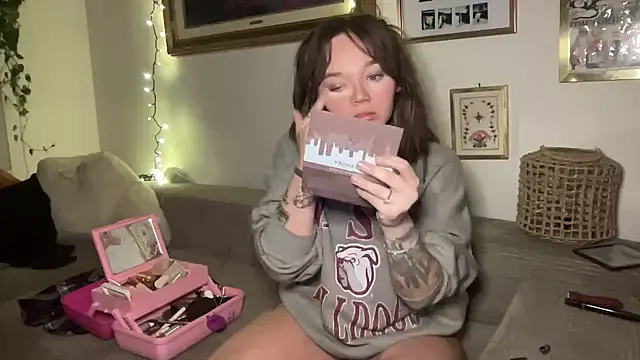 angelgirl98 online show from 12-16-25, 02:55