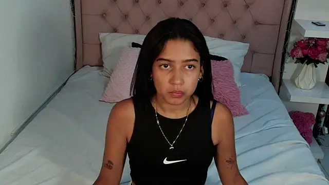 Snapshot of cheerry_moon chatting on 12-17-25, 09:54 cheerry moon online show from 12-17-25, 09:54