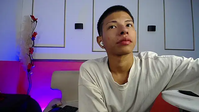 Tessachains 2  online show from 12-17-25, 03:34