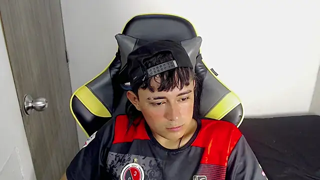 Tatann 18 online show from 11-28-25, 08:44