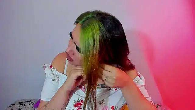 Snapshot of Lilith_Zenith_ chatting on 11-17-25, 04:18 Lilith Zenith online show from 11-17-25, 04:18