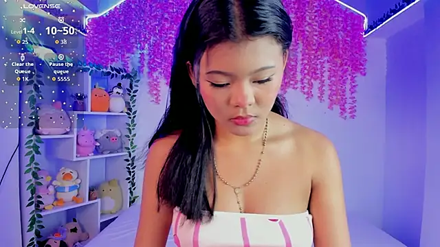 Snapshot of _hanna_sky chatting on 11-10-25, 06:18 hanna sky online show from 11-10-25, 06:18